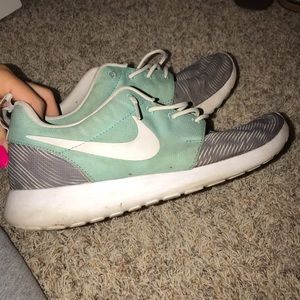 Nike Roshe run shoes